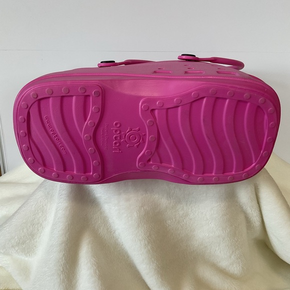 Optari Sol Rubber Pink Tote with Pink Ribbon Charm - Picture 5 of 7